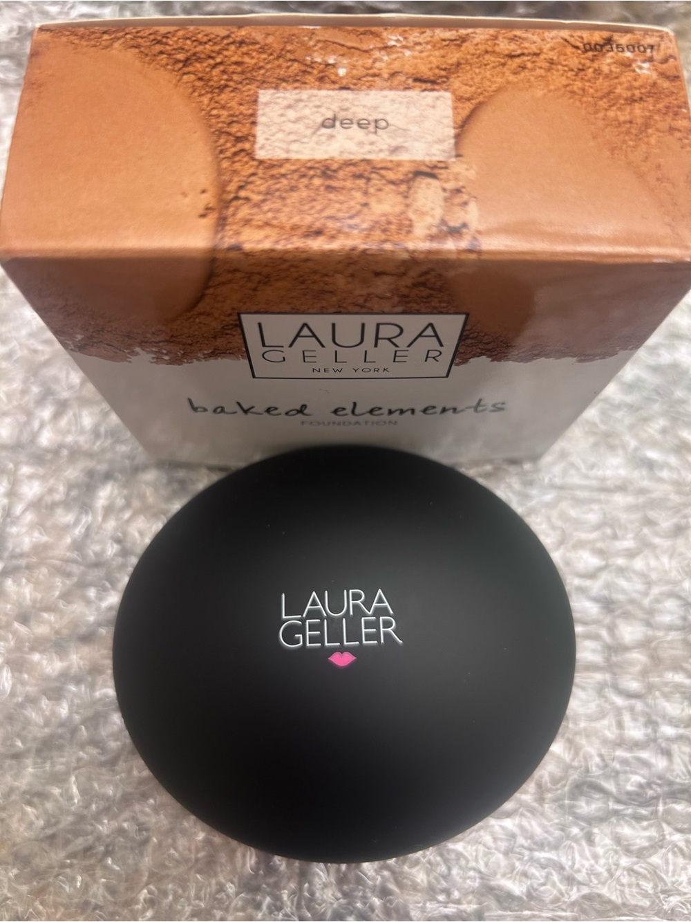 Laura Geller Compact with Tan and Black Packaging
